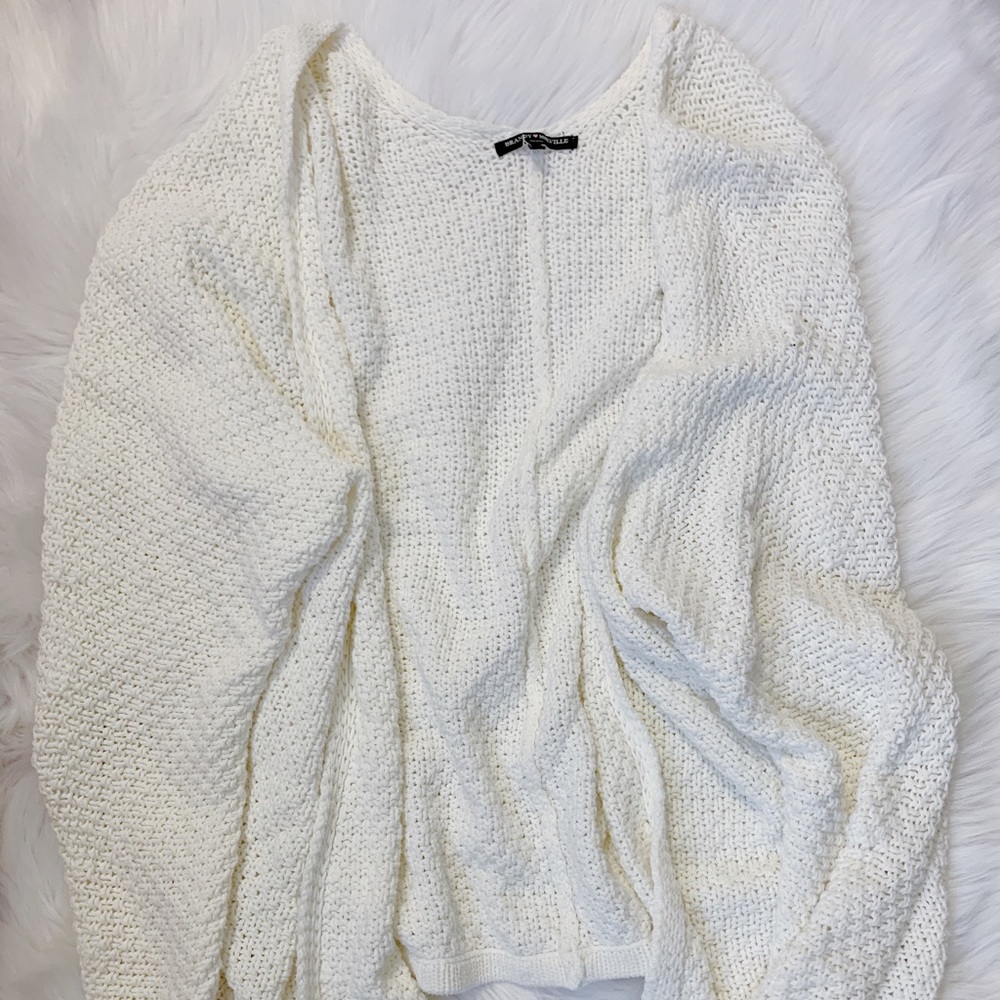 Brandy Melville NWT white/cream cardigan cozy ✨